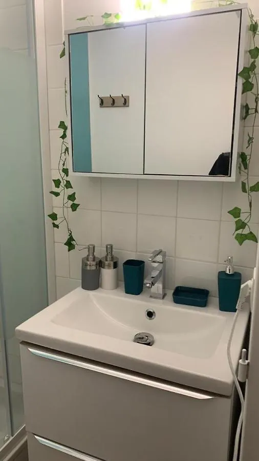 Studio 24M2 Intra-Muros Avignon 0*,  France